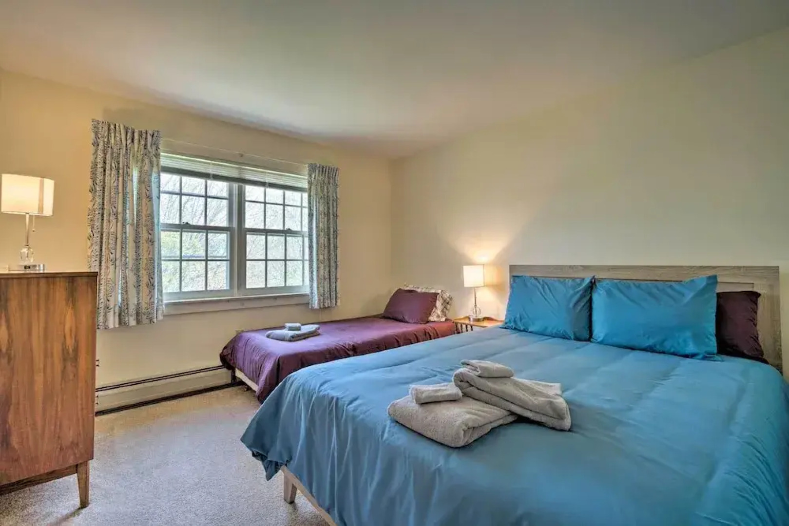 Chic Dover Home w/ Hot Tub: 1 Mi to Golf!