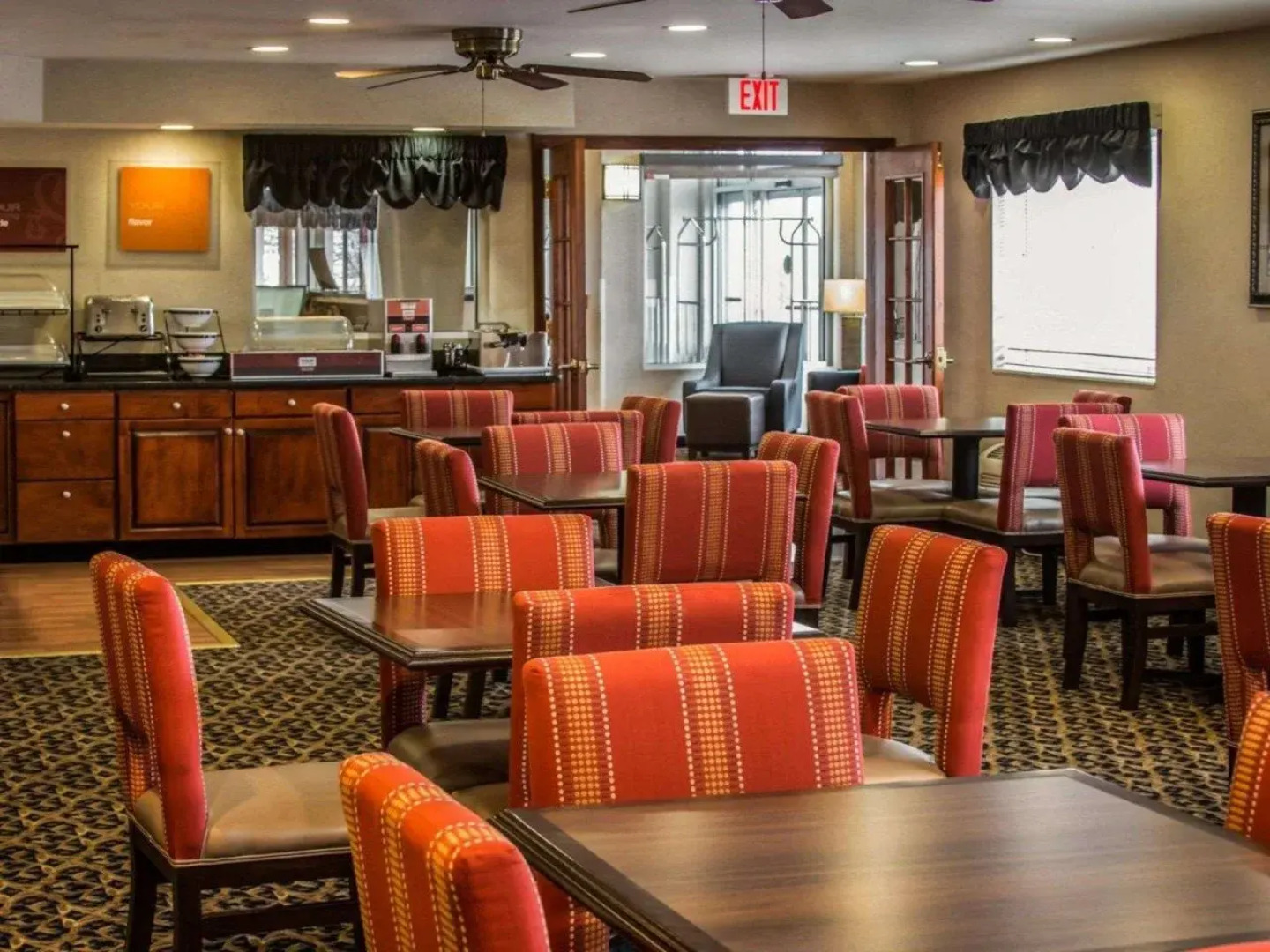 Comfort Inn & Suites Diamondale – Lansing