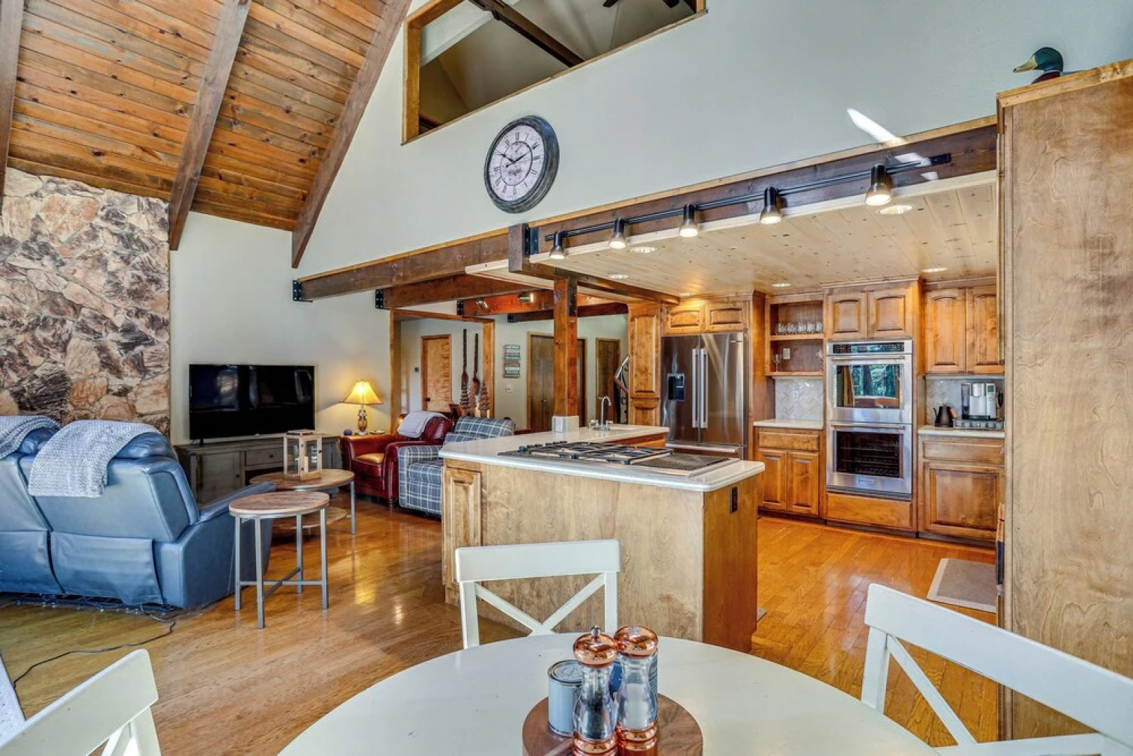 Spacious Retreat w/ Backyard: 1 Mi to Lake Almanor