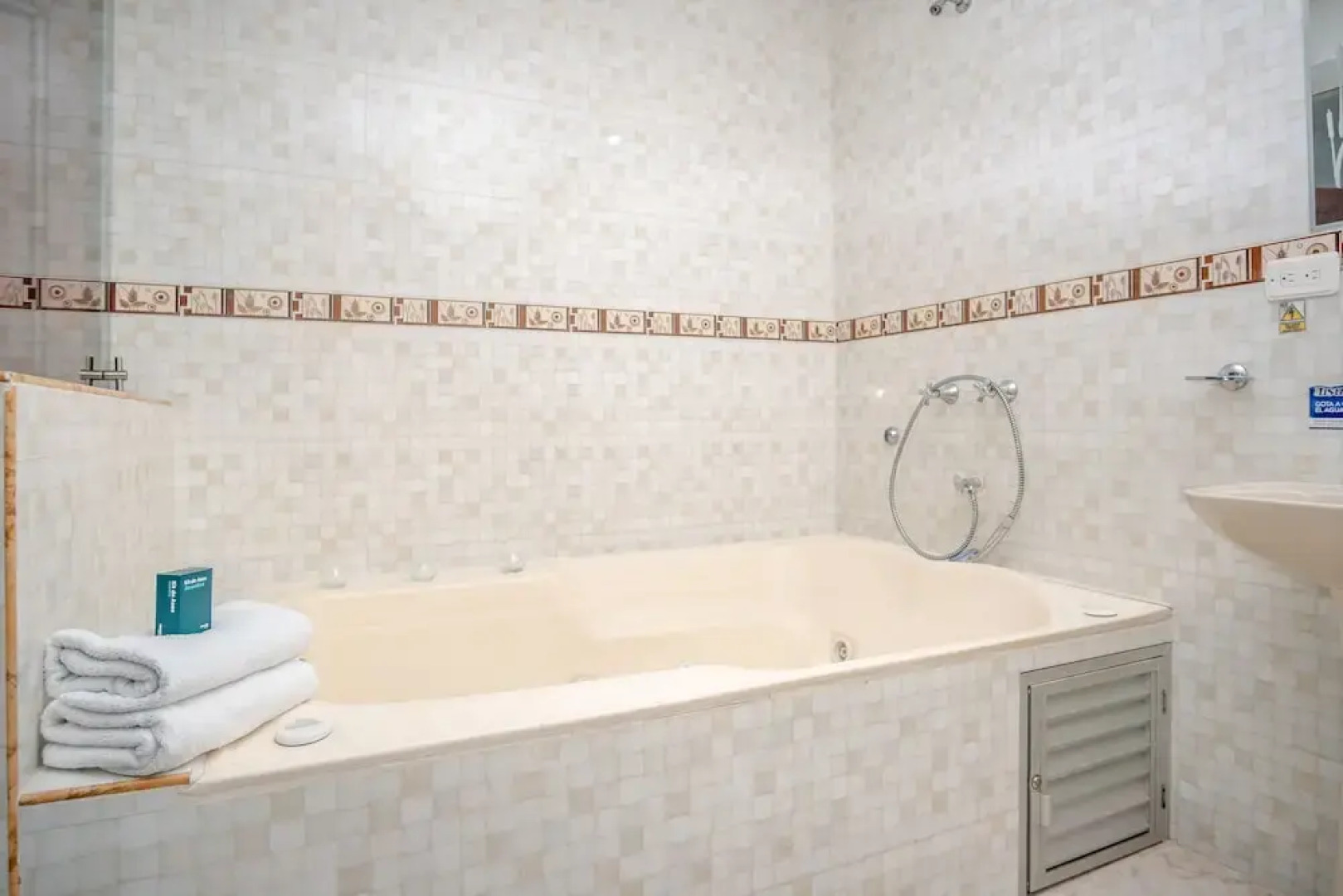 Ayenda 1910 Gold Plaza