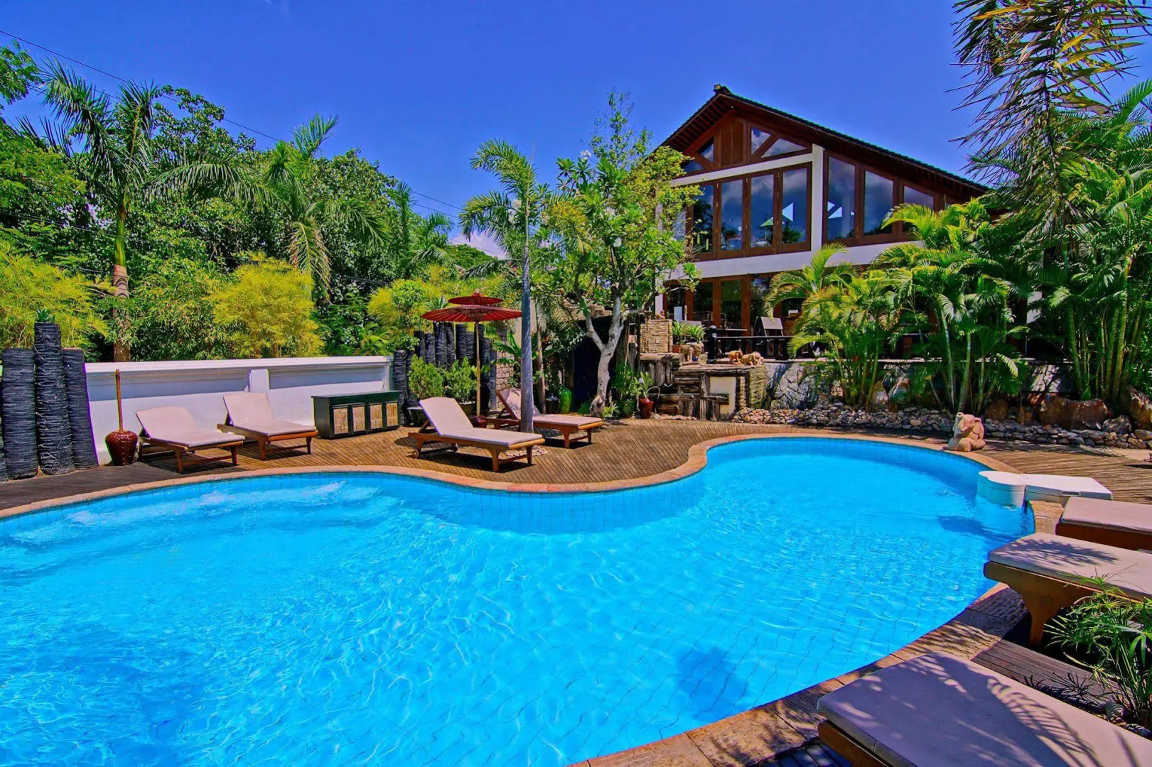 Hotel by the Red Canal