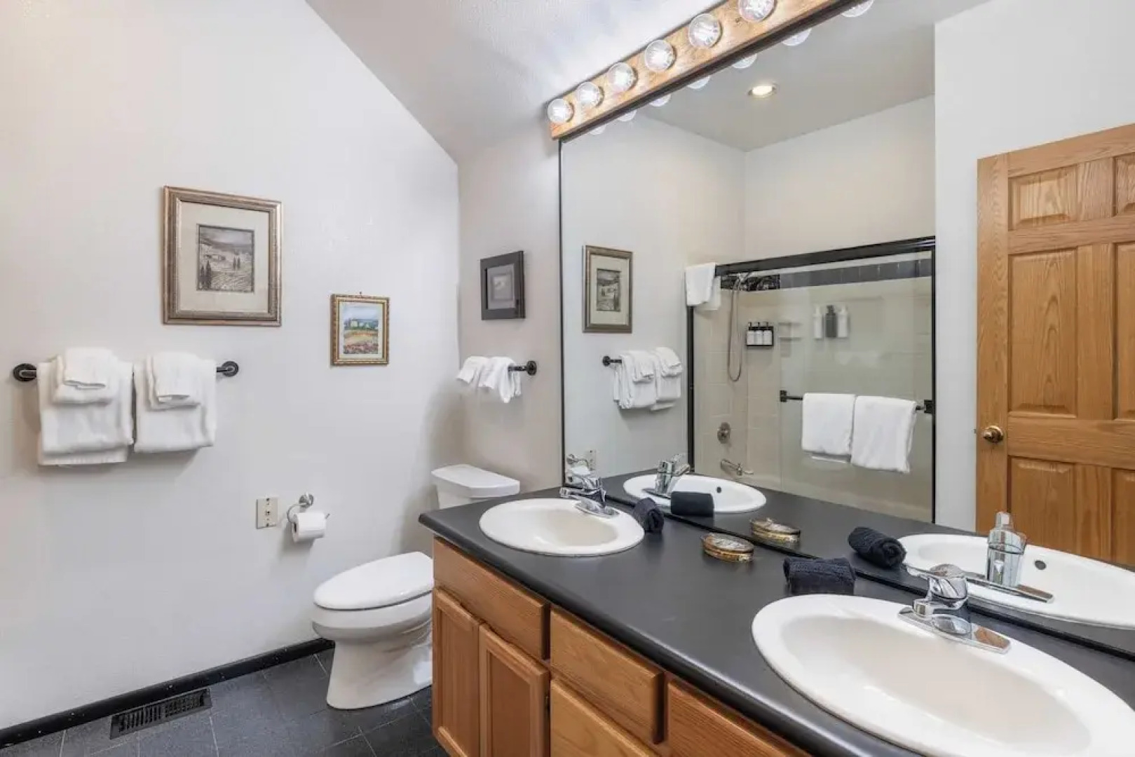 Valley of the Moon by Avantstay Tranquil Escape, Large Yard w/ Hot Tub & Fire Pit