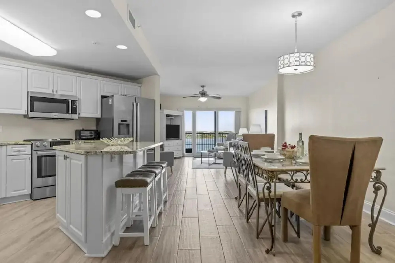 Yacht Club Dream 3 Bedroom Condo by RedAwning