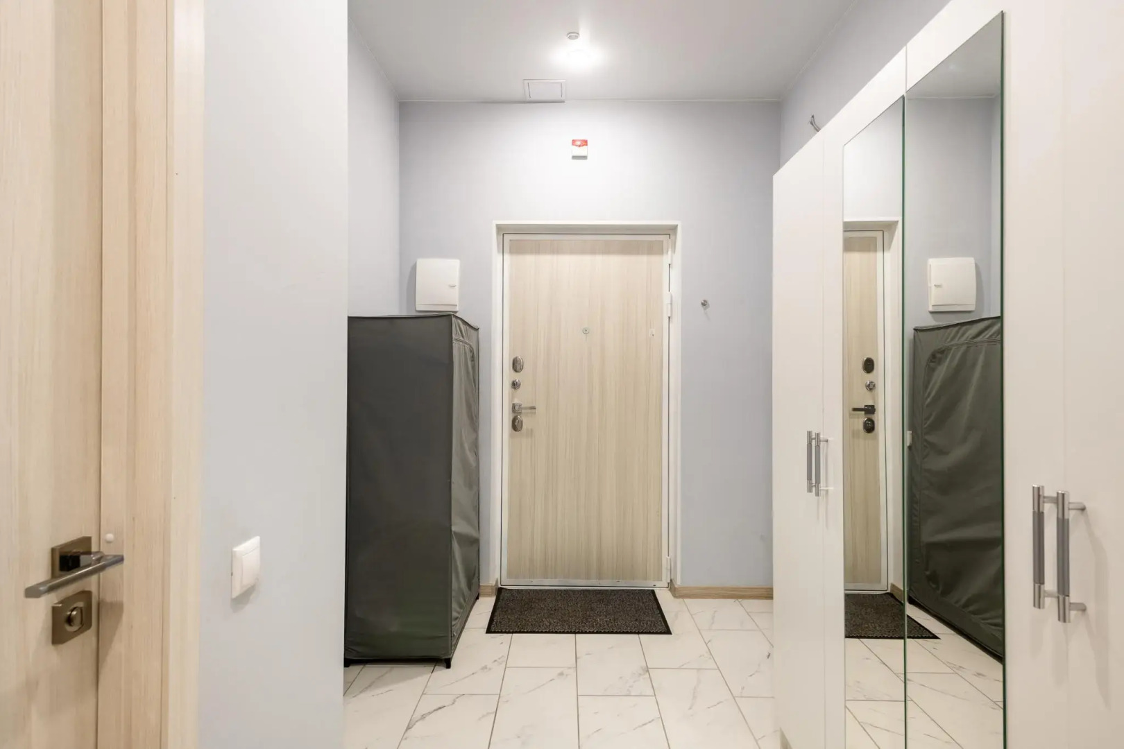 Sunmarine apartments (Санмарин апартментс) на улице Мосфильмовская