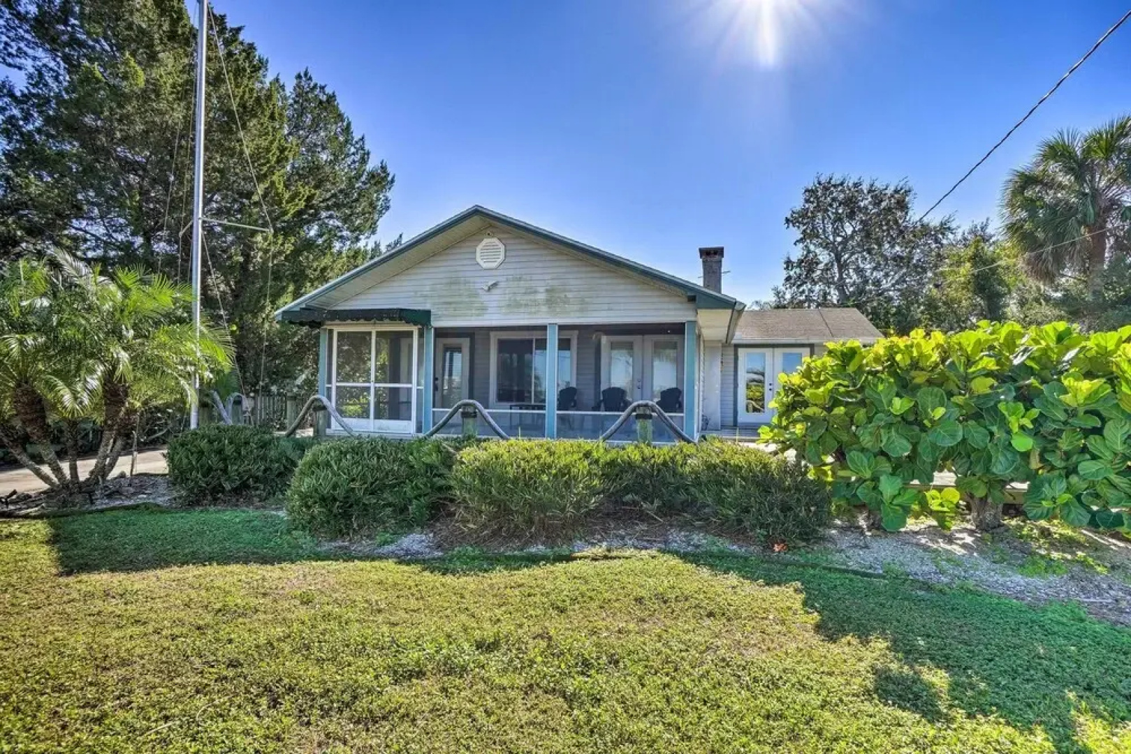 Charming Port Richey Retreat w/ Shared Dock