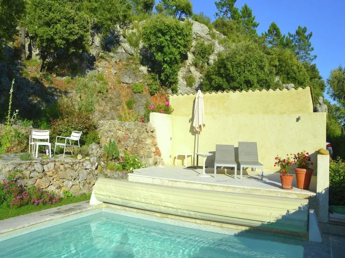 Sprawling Villa in Tourtour with Swimming Pool