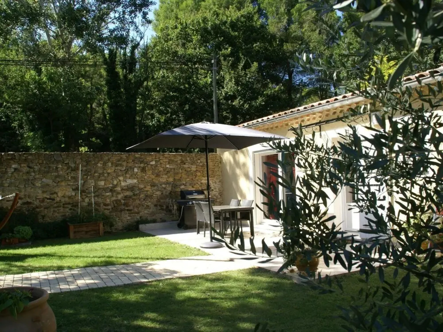 Recently Built Villa With Shared Swimming Pool Near the Village of Piolenc