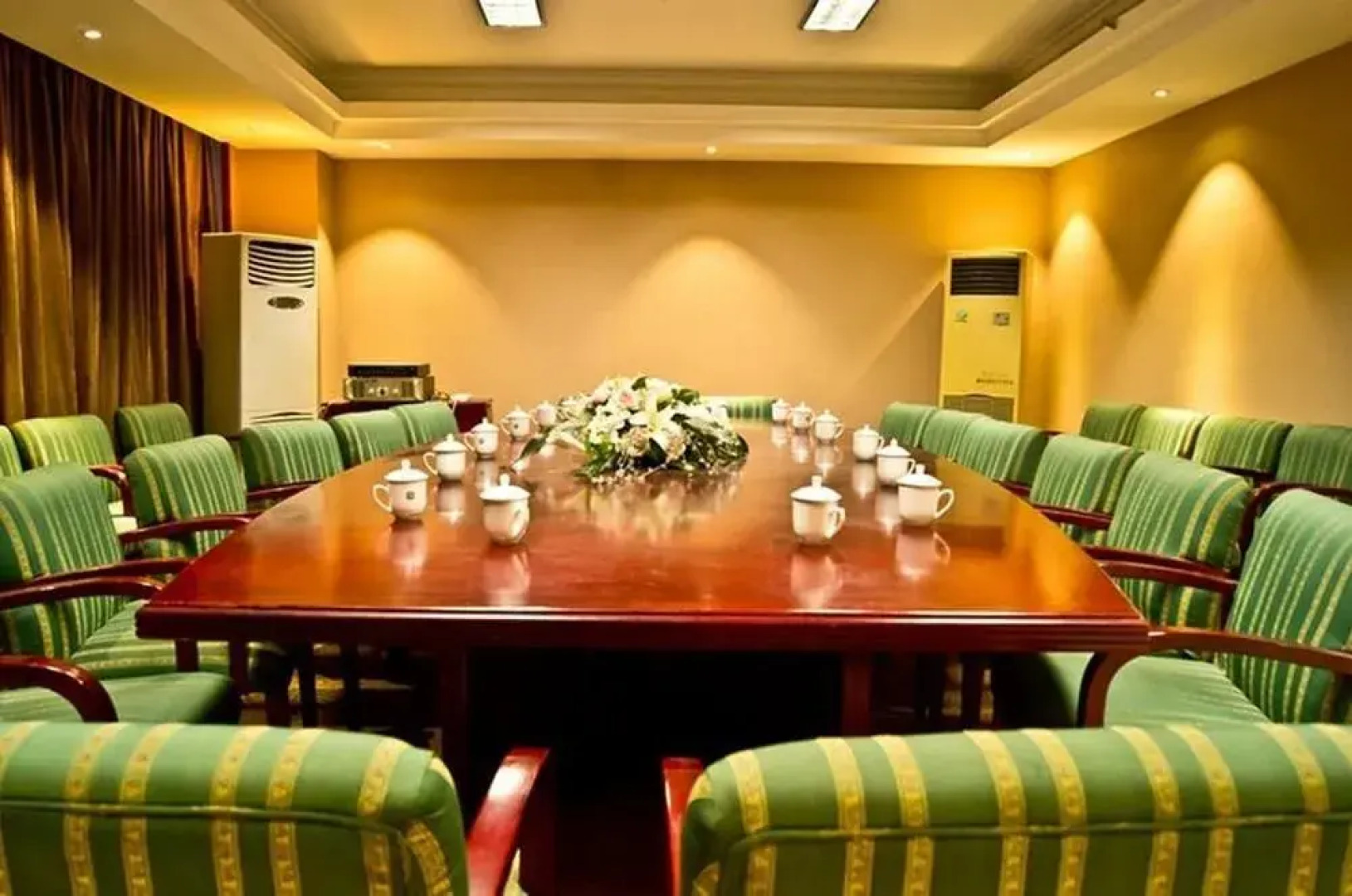 岳阳新中讯商务酒店