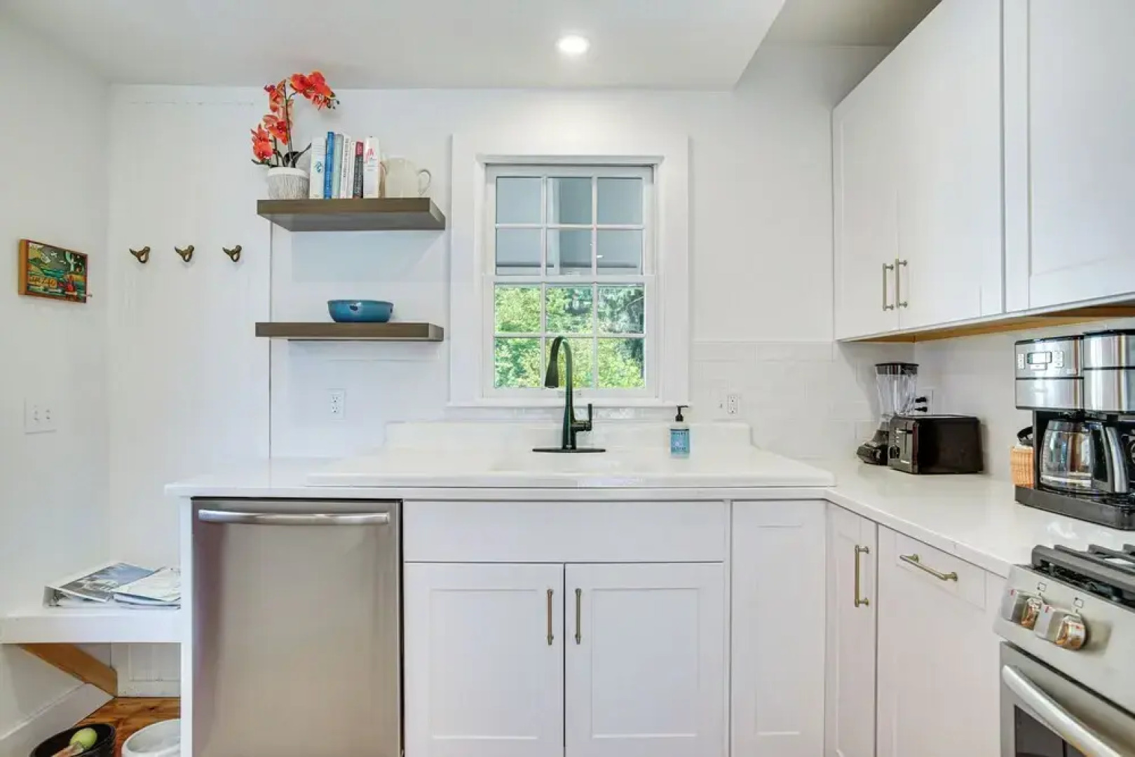 Pocasset Home w/ Kayaks & Bikes: Walk to 2 Beaches