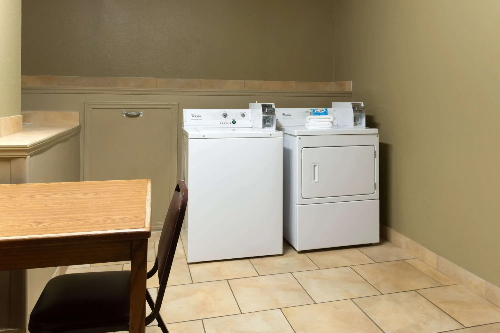 Super 8 by Wyndham Radcliff Ft. Knox Area