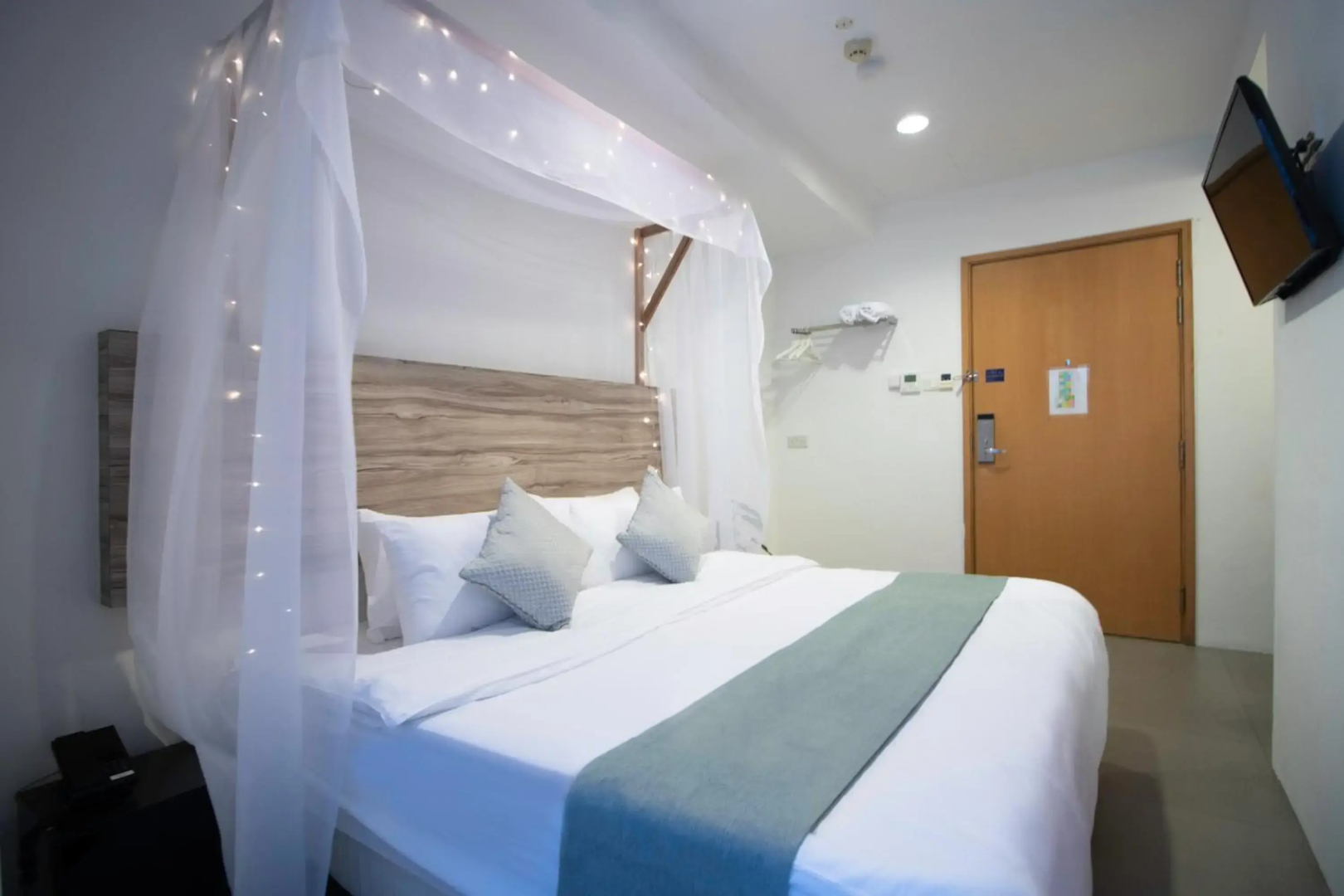 Victoria Hotel, a NuVe Group Collection