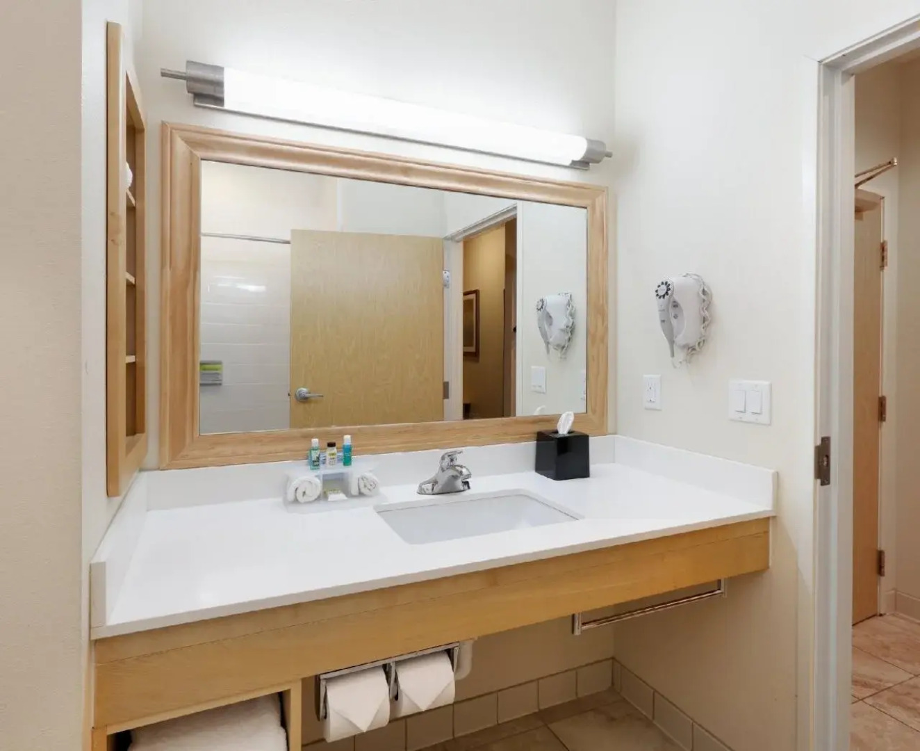 Holiday Inn Express Hotel & Suites San Antonio SE