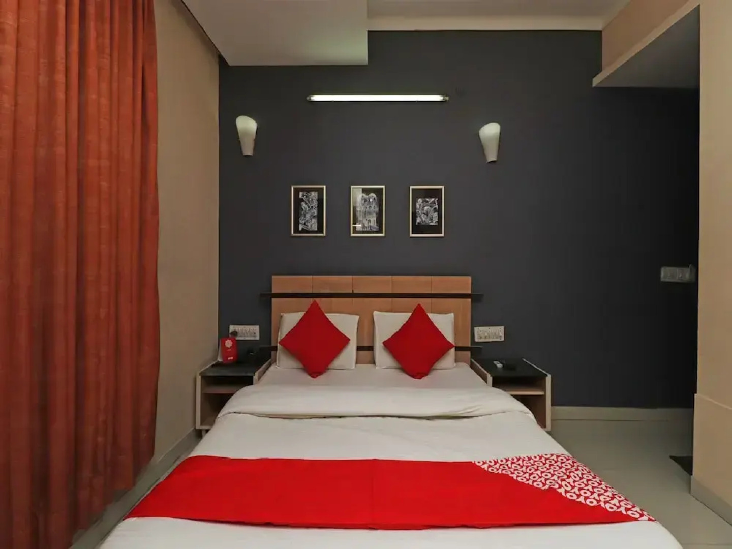 OYO 28336 Hotel Girish