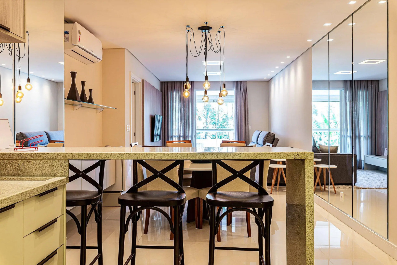 Apto novo e sofisticado a 150m Praia Brava ABC201