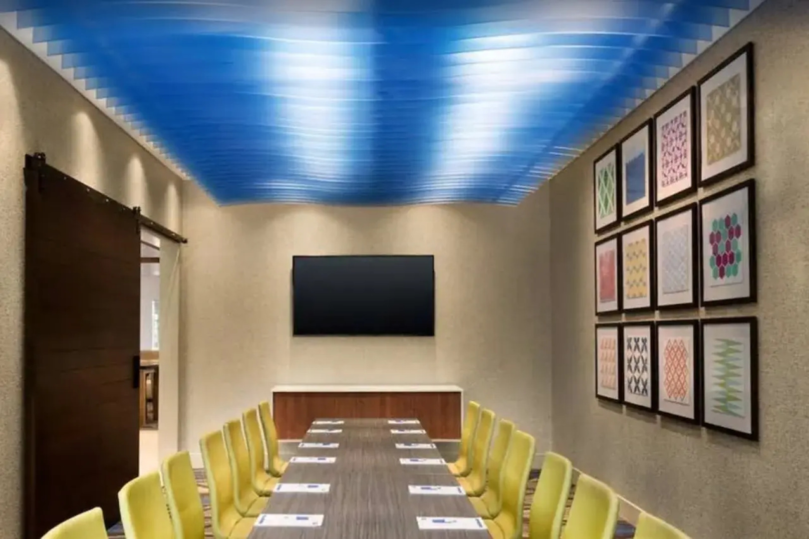 Holiday Inn Express & Suites Aurora by IHG