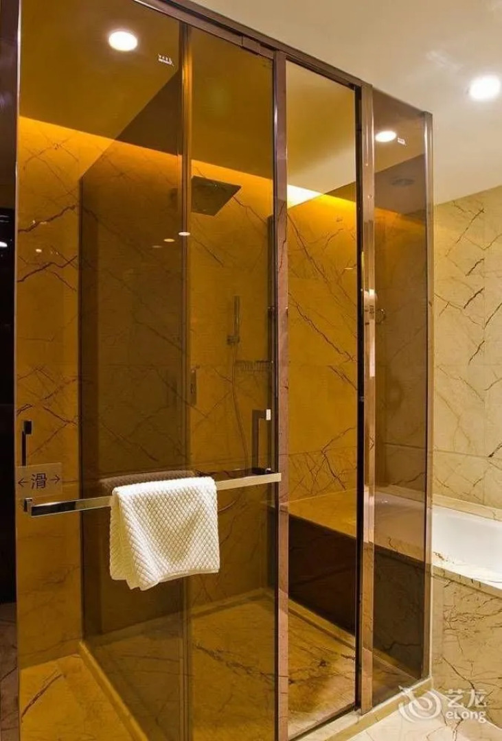 Yichang Golden Lion Hotel