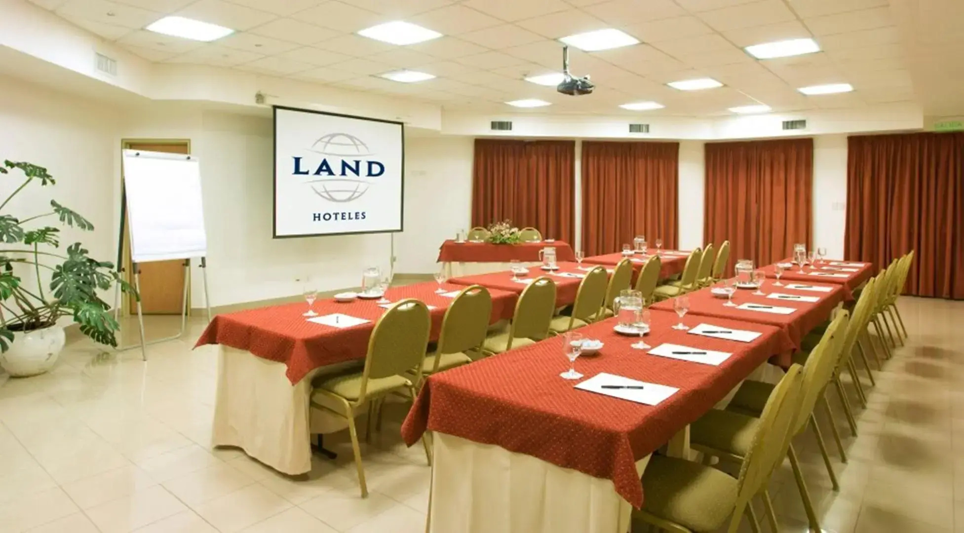 Land Express Neuquén Hotel