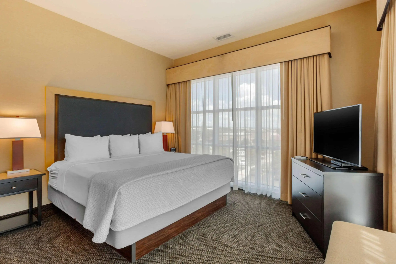 Cambria Suites Fort Collins