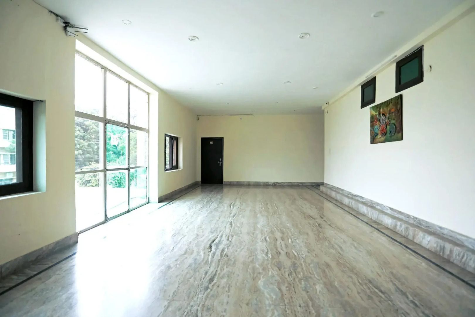 OYO 30240 Shri Radha Palace