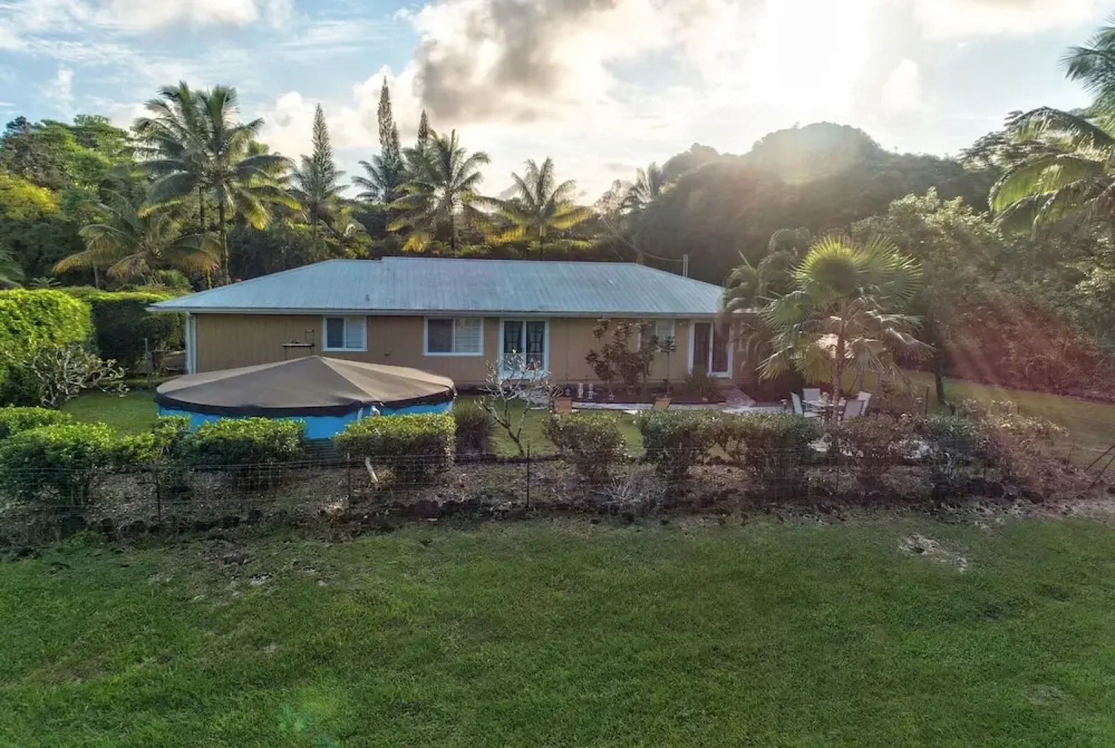 Hale O Makani 3 Bedroom Home by RedAwning
