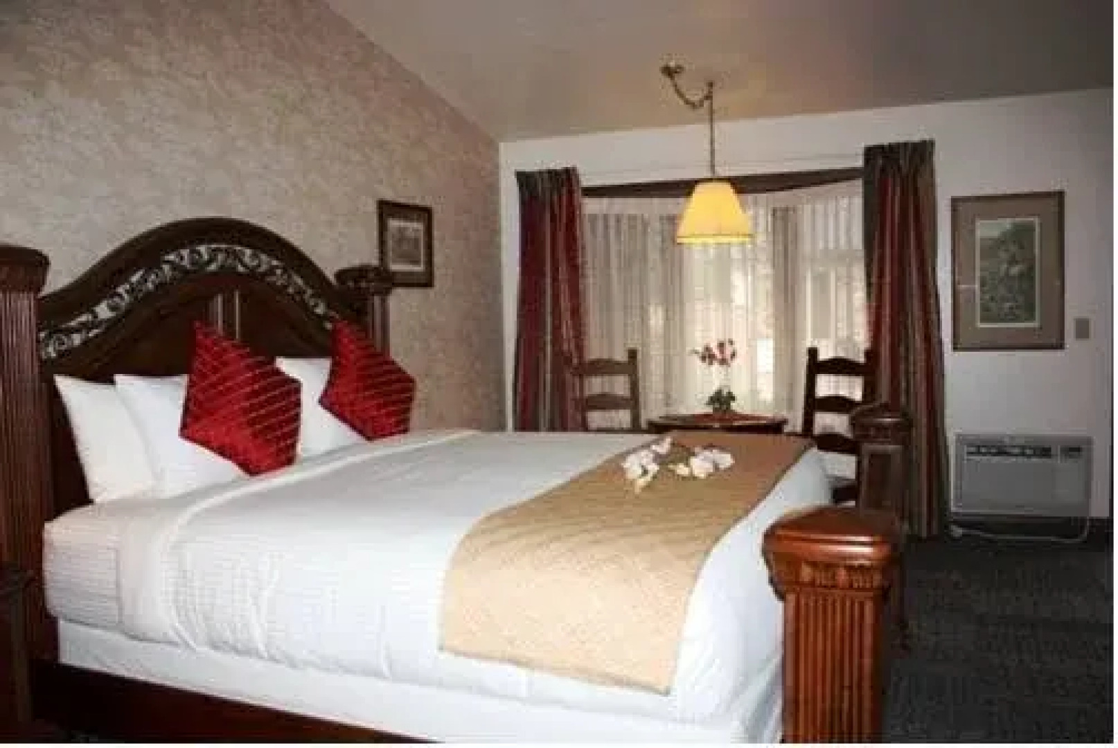 Lookout Inn GuestHouse and Suites