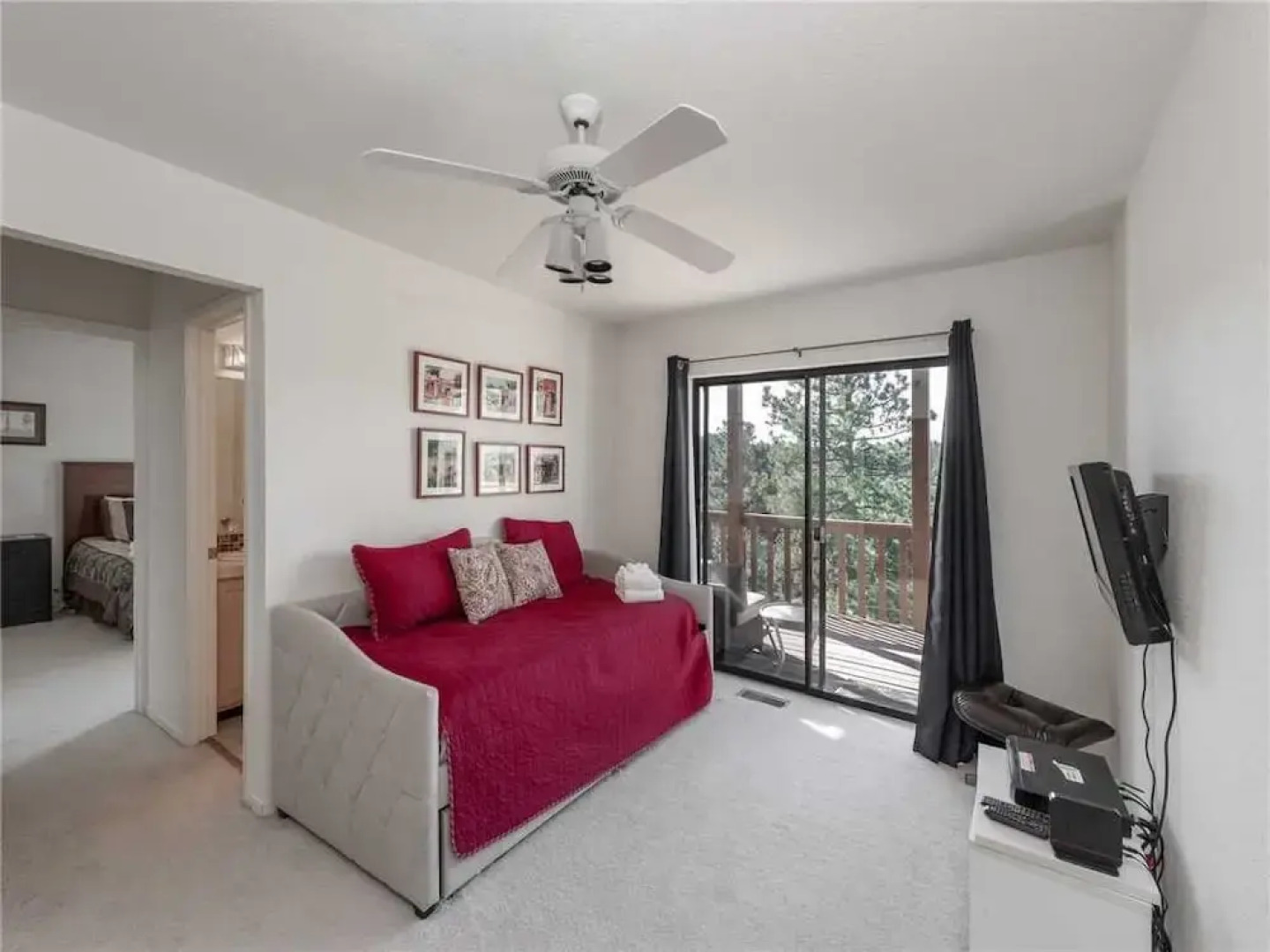 Sierra Lake Vista - Four Bedroom Cabin with Hot Tub