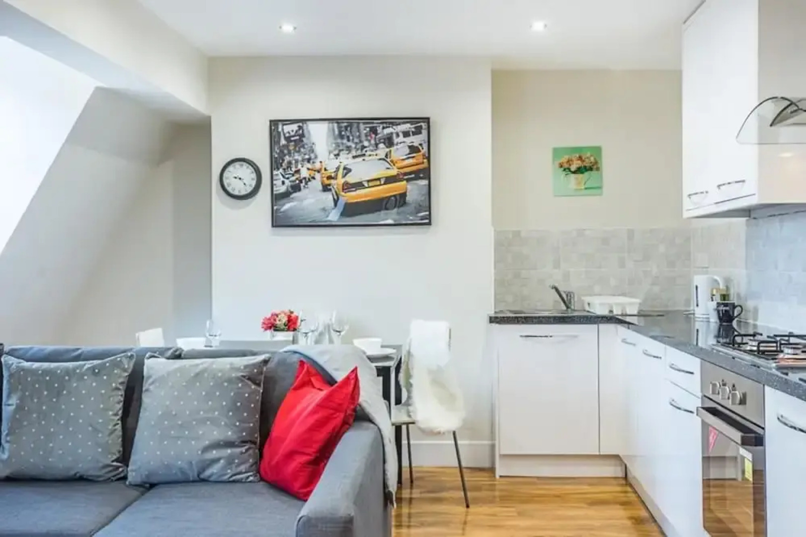 Luxurious Modern One Bedroom Apartment