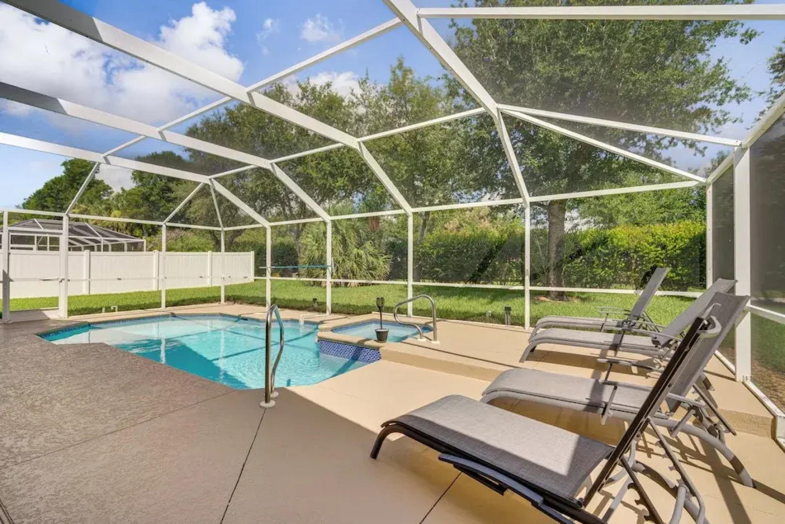 4 Mi to Beaches: Fort Myers Escape w/ Patio