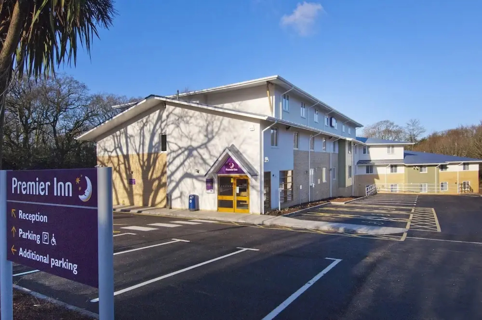 Premier Inn Christchurch / Highcliffe
