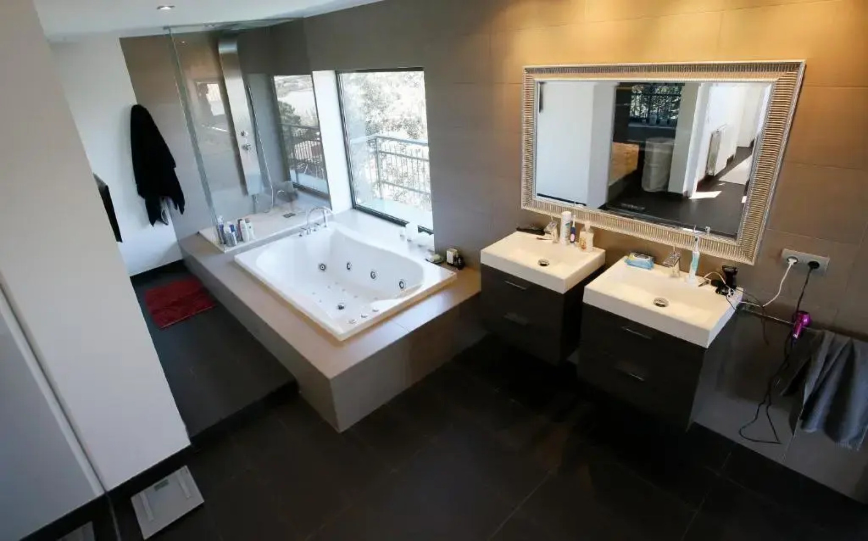 Vila Burriac ,Sunny, Spacious , Private Pool