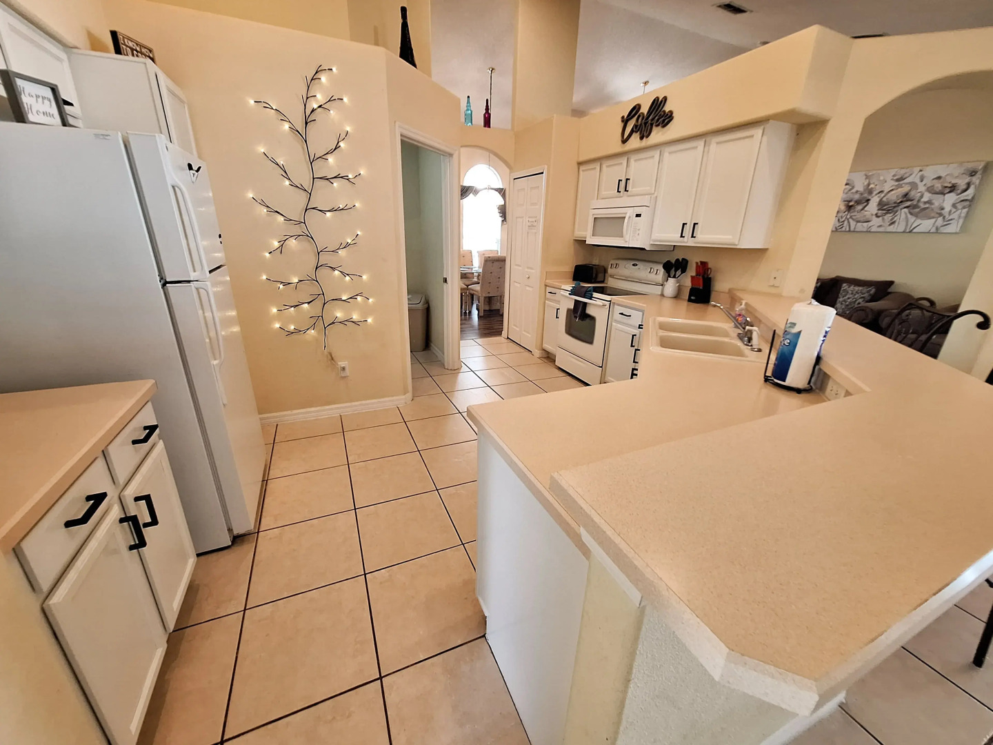 Private Pool Home with Spa & Games Room, Clermont, US