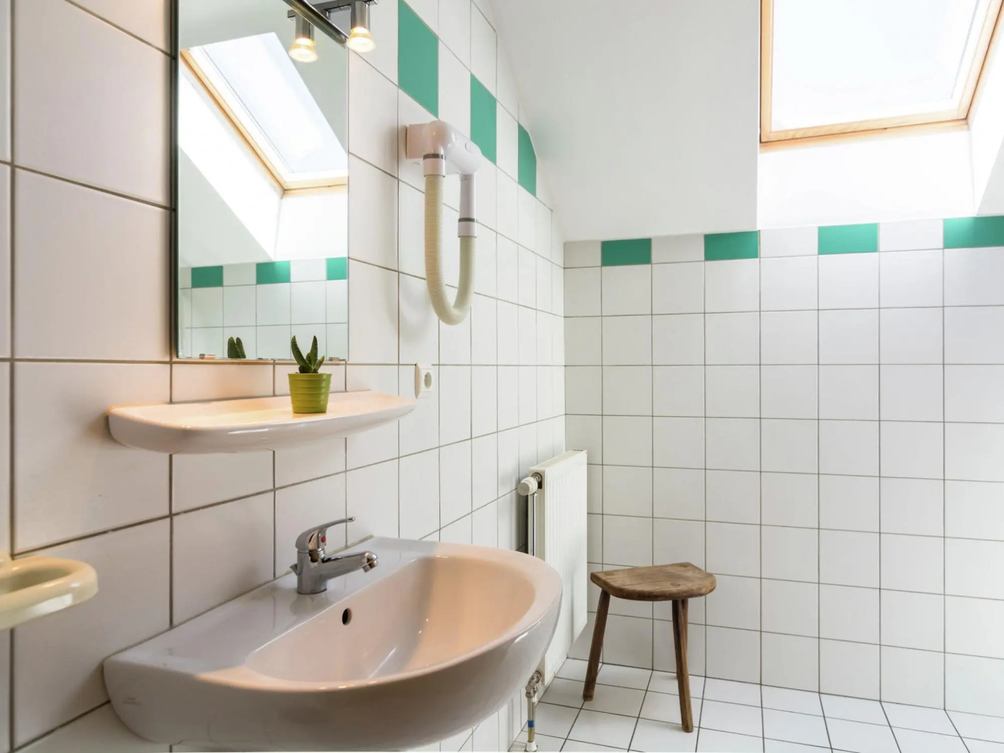 Group Escape in Mellier