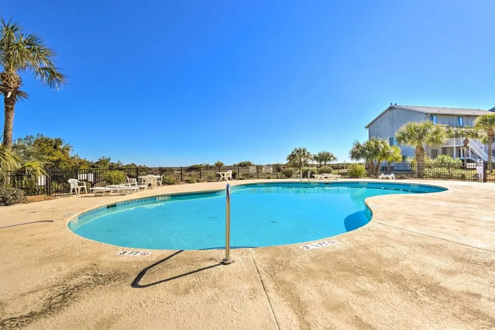 Walk to Harbor Island Beach: Cozy St Helena Villa!