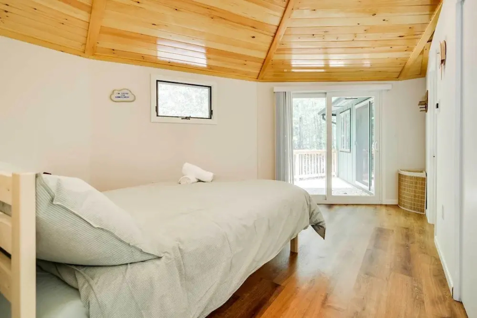 Private Deck & Grill: Pocono Pines Retreat!