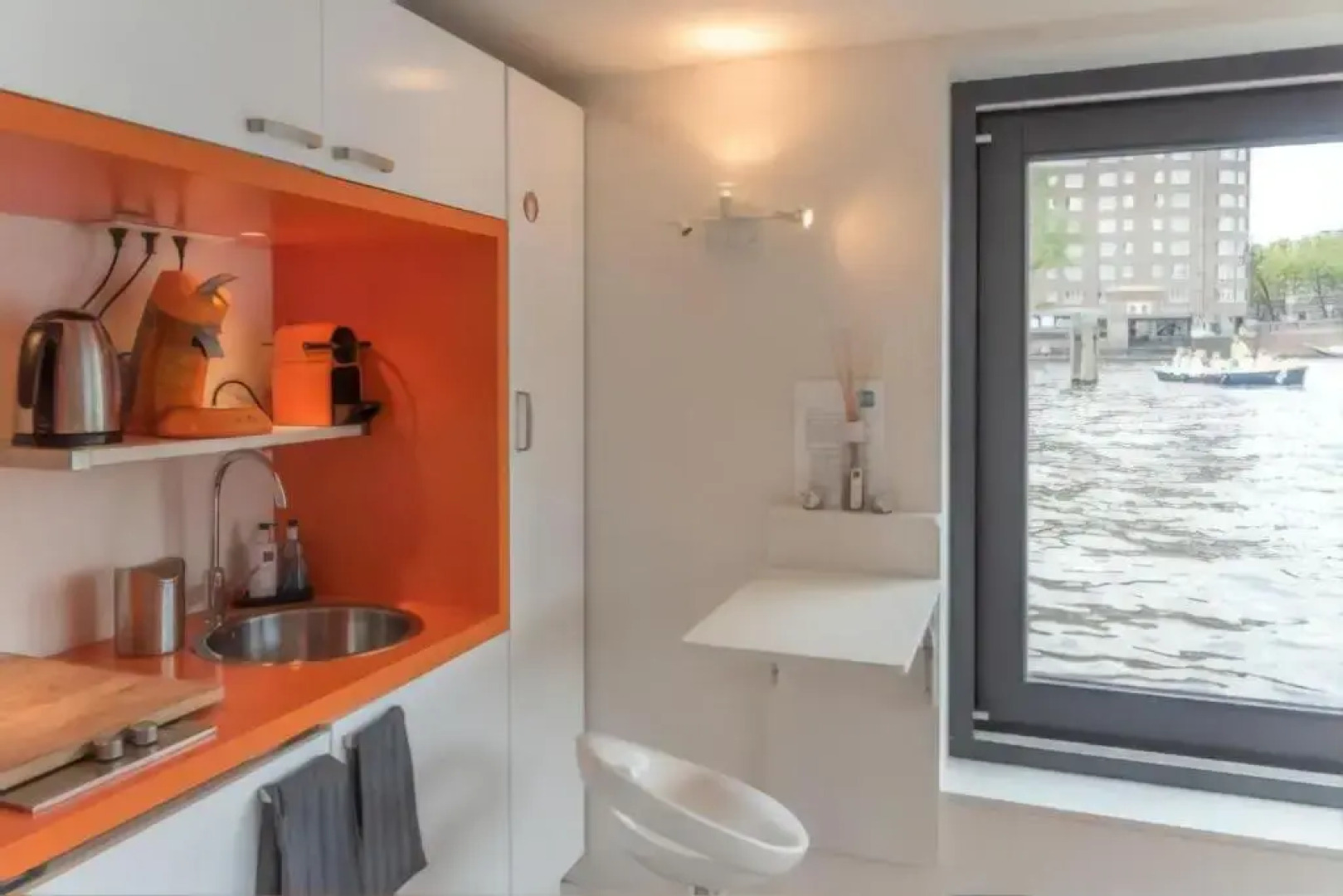Houseboat Ark van Amstel