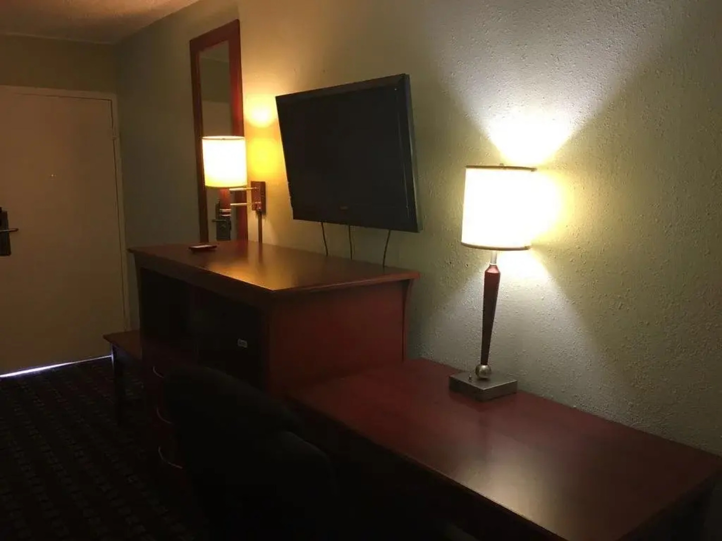 Excellent Inn & Suites
