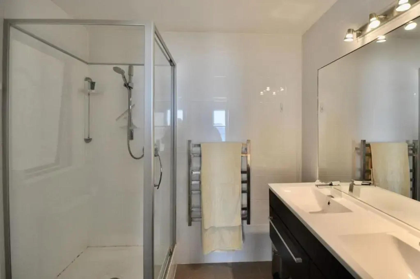 Beachfront Heights - Pauanui Holiday Apartment