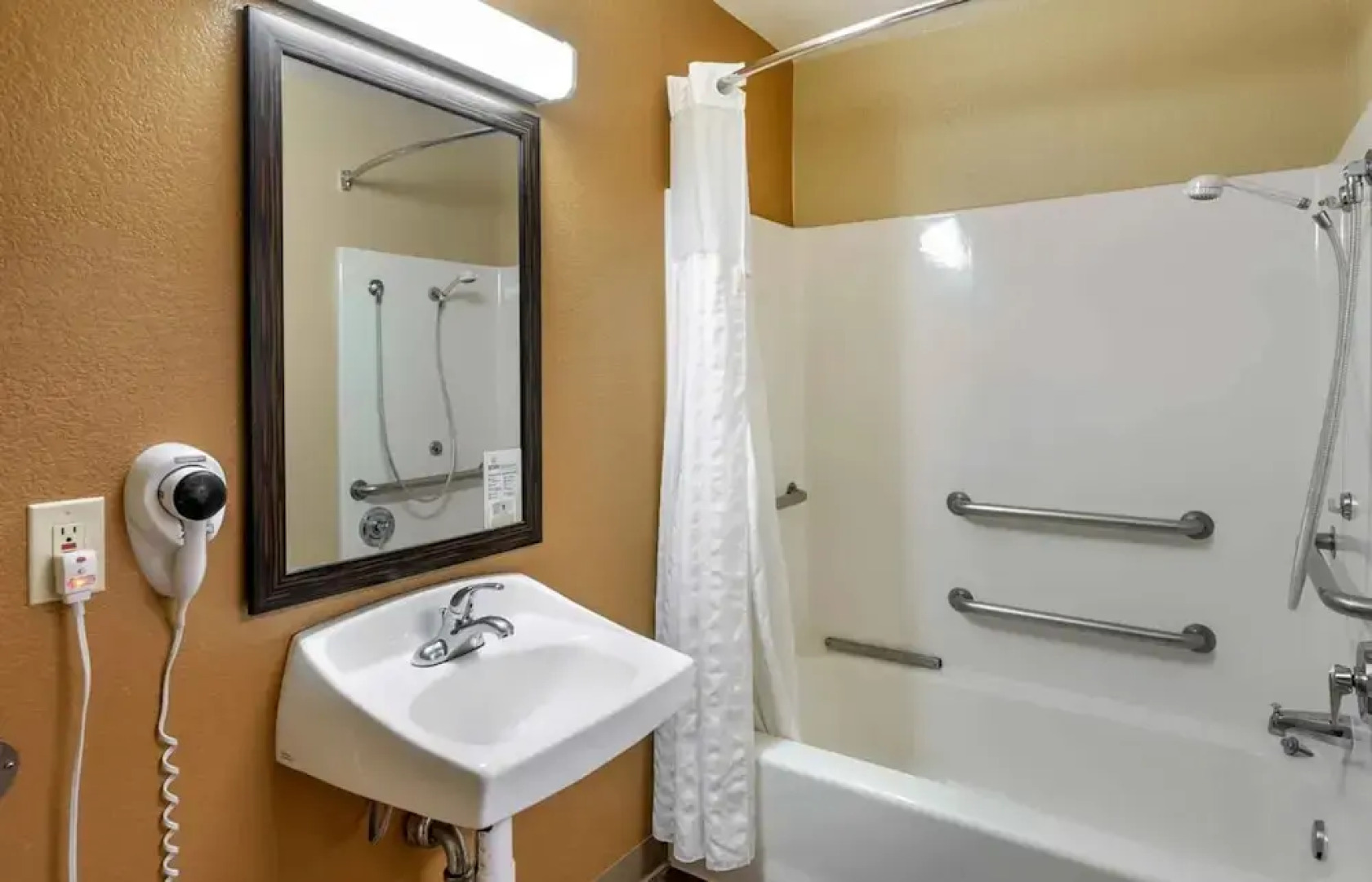 Relax Suites Extended Stay - La Mirada