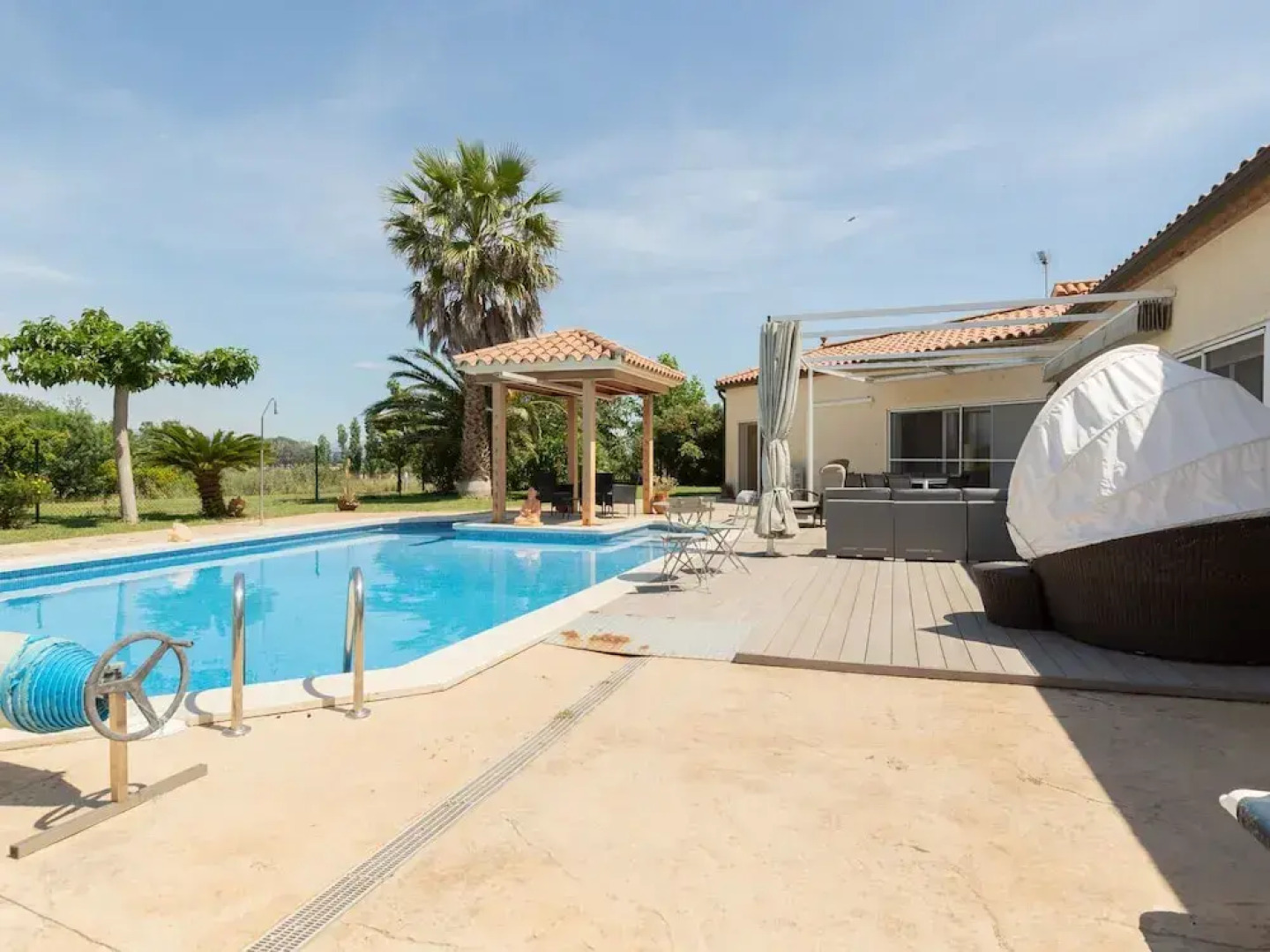 Delux Villa in Vilacolum With Swimming Pool