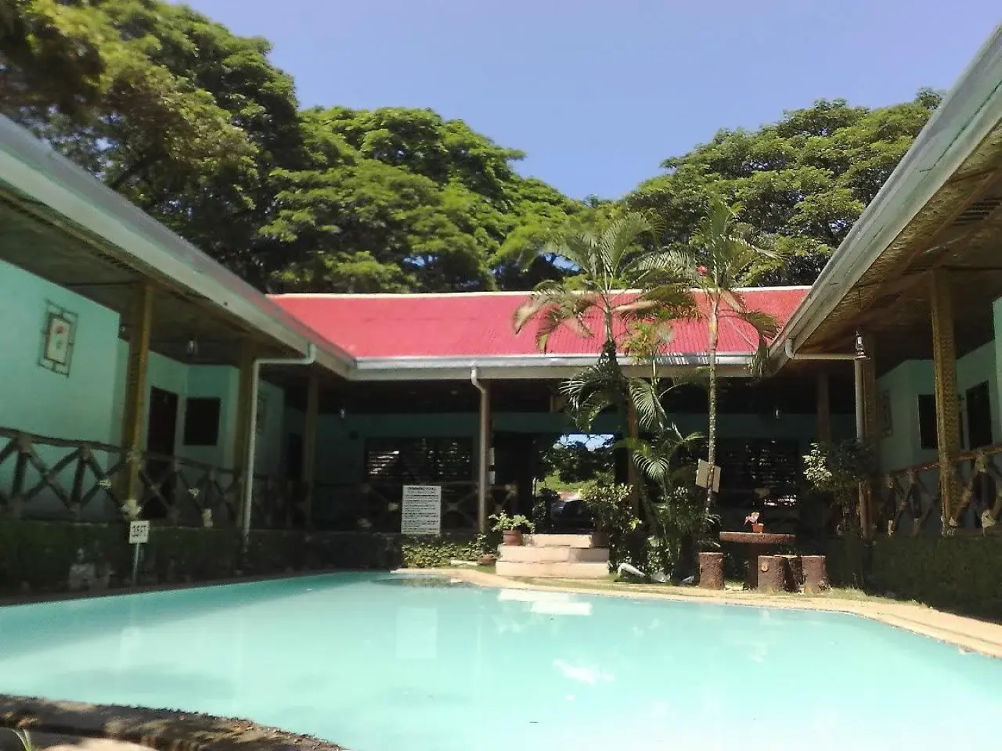 Moana Hotel Inn and Diving Center