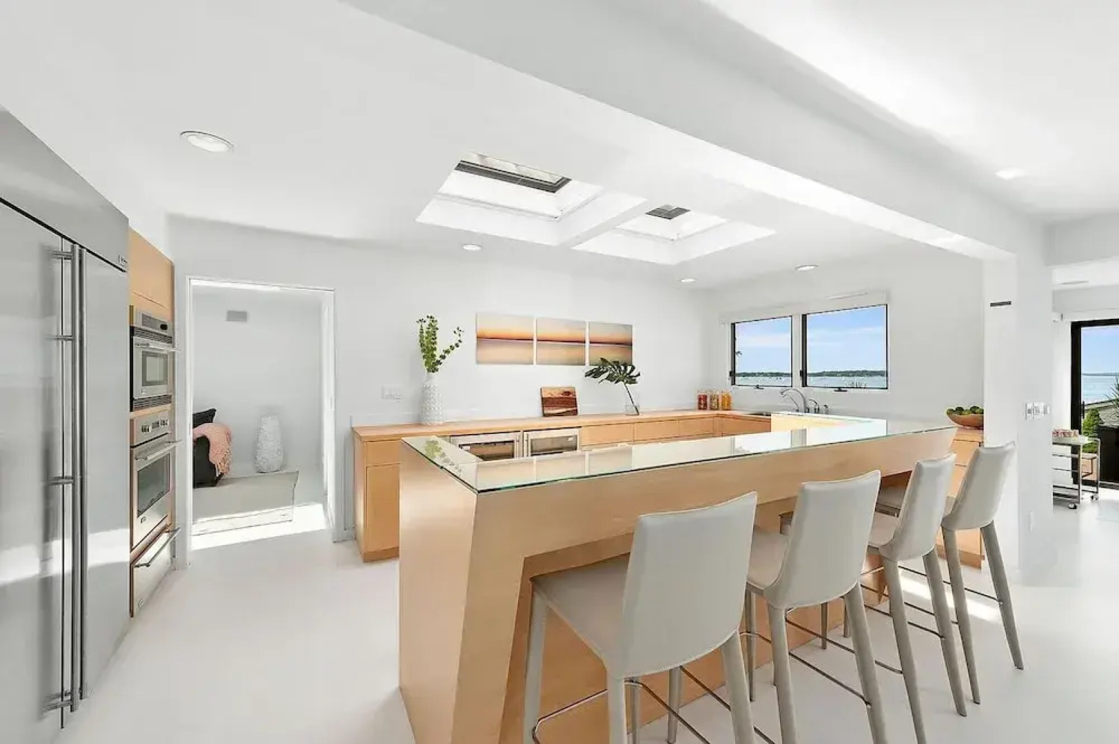 Sunset Villa by Rove Beachfront w Deck Pool