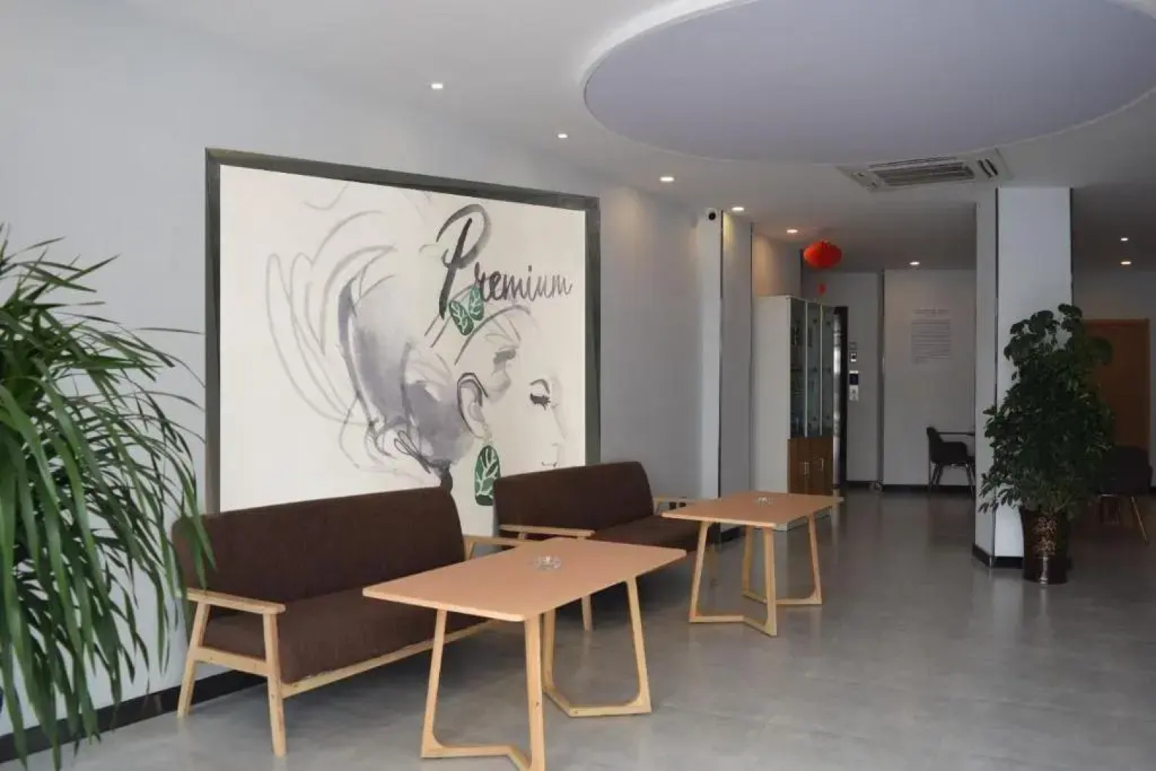 7Days Premium Dingxi Train Station Branch