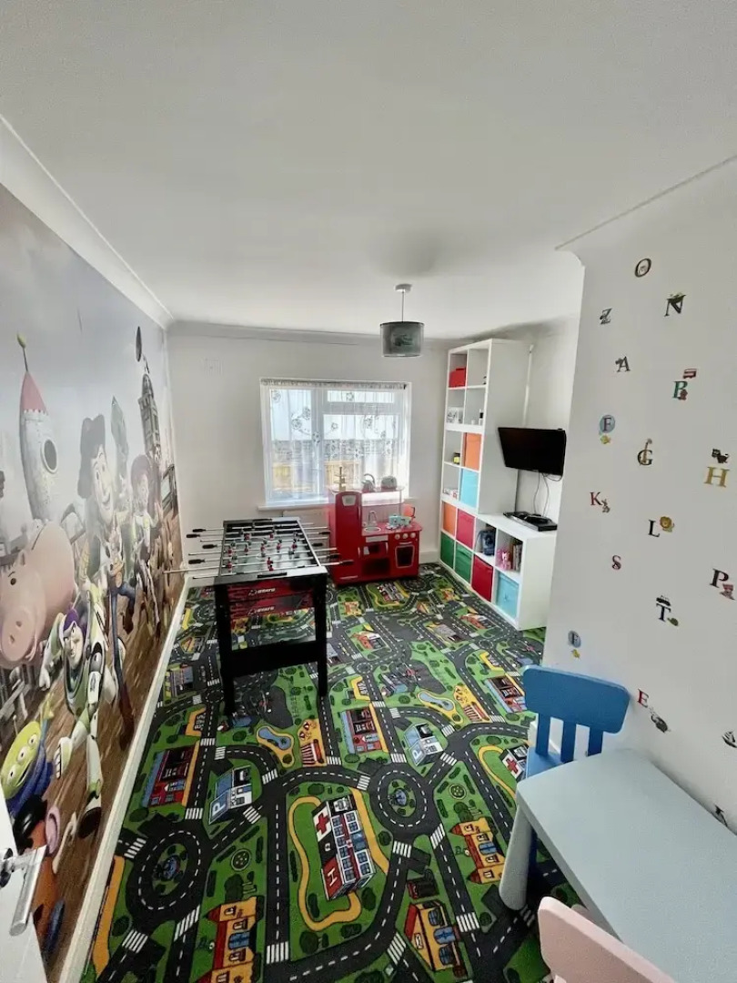 Four Corners Holiday Home with Hot Tub & Sauna