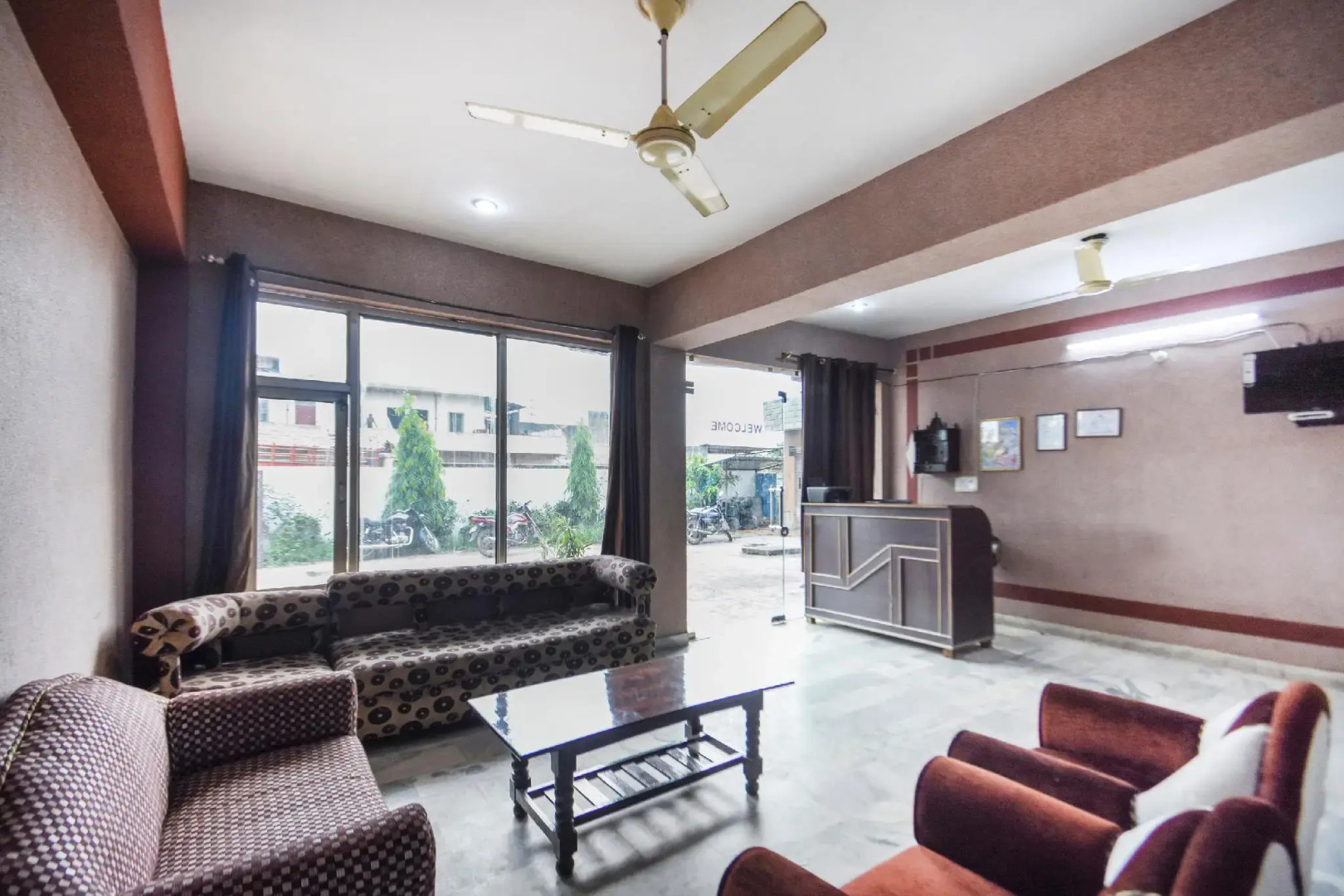 OYO 47040 Vibes Hotel