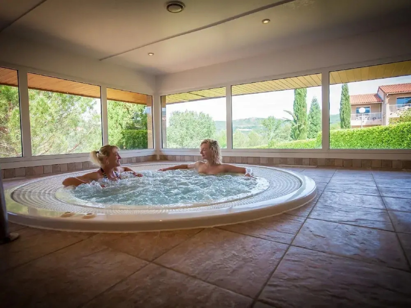 Nice Bungalow With Dishwasher on a Green Domain