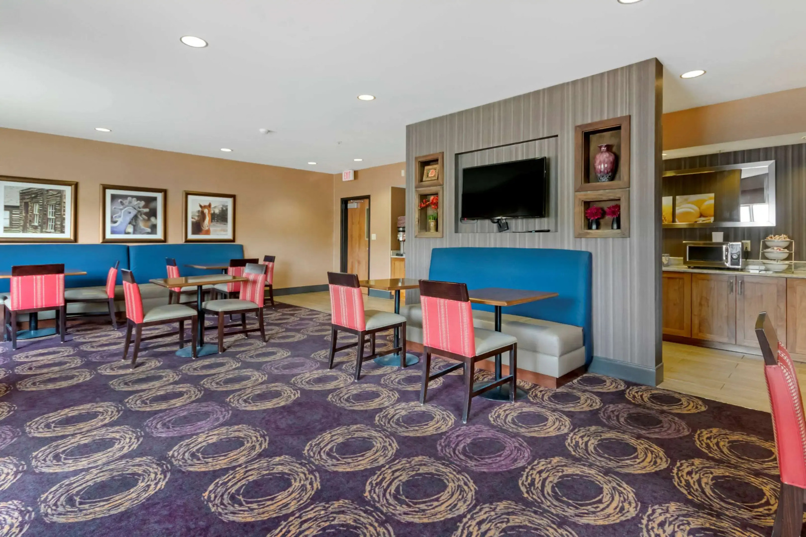 Comfort Inn & Suites Market - Airport