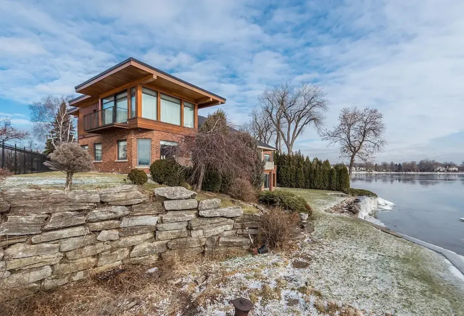 Modern Luxury Furnished, Surrounding St-Lawrence River View, Tranquil