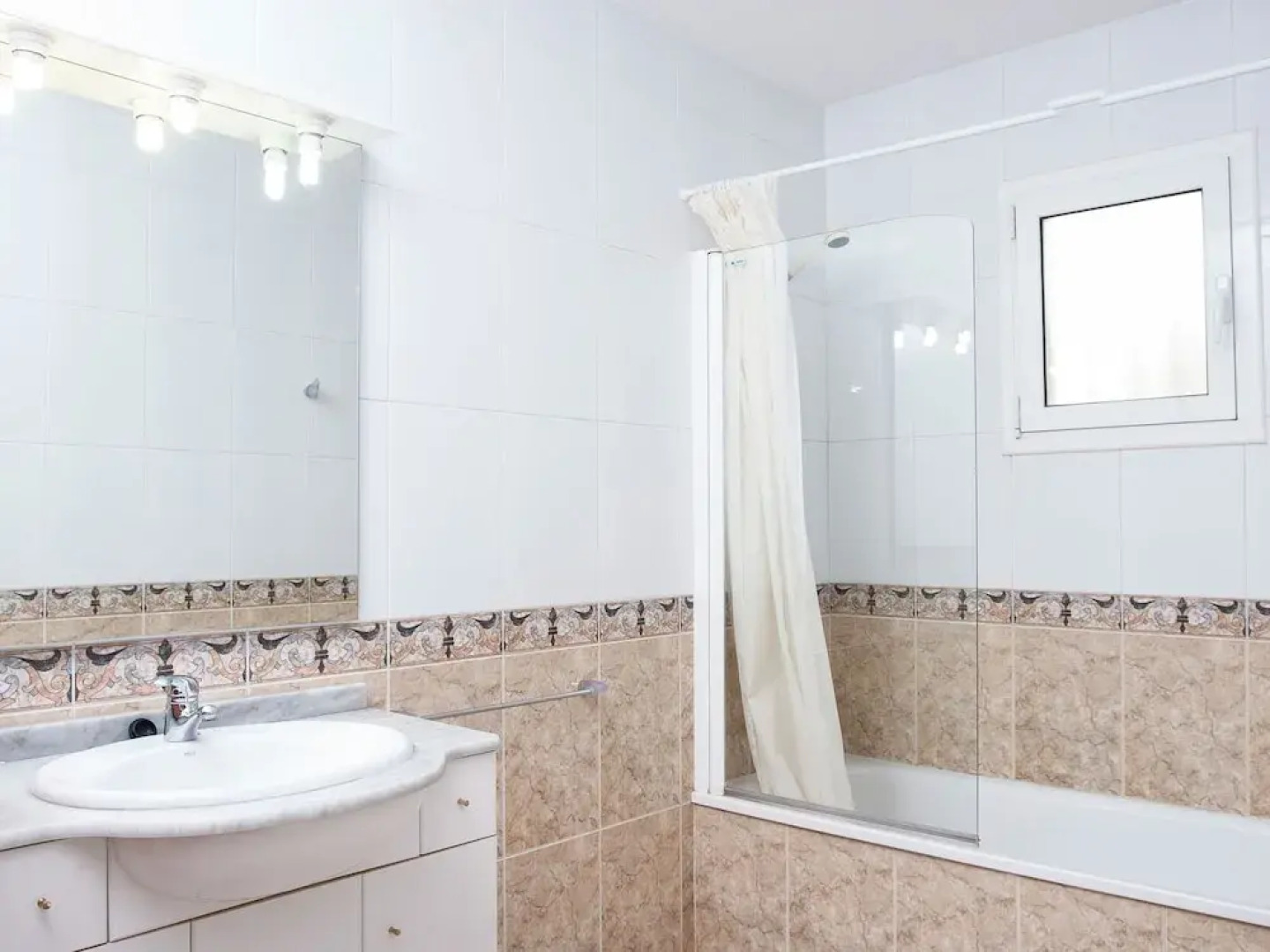 Stunning, Detached Holiday Home With Private Swimming Pool in Quiet Location