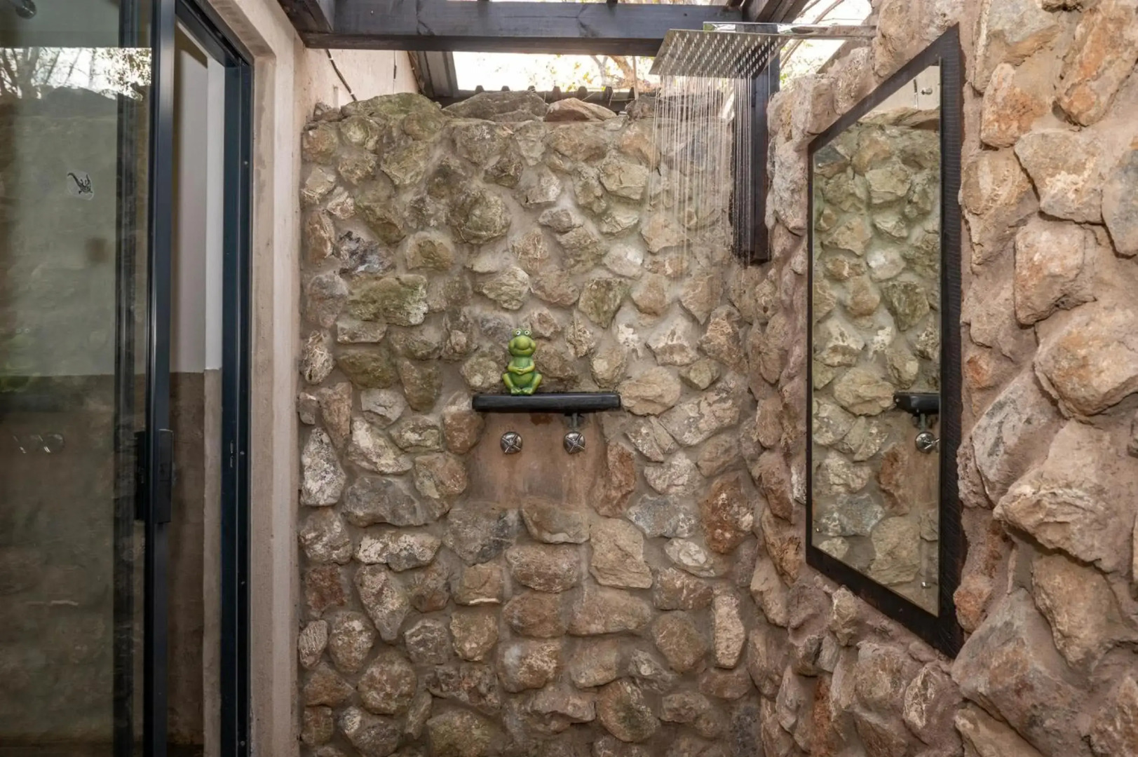 Foxy Crocodile Bush Lodge & Kruger Safari's - No Loadshedding