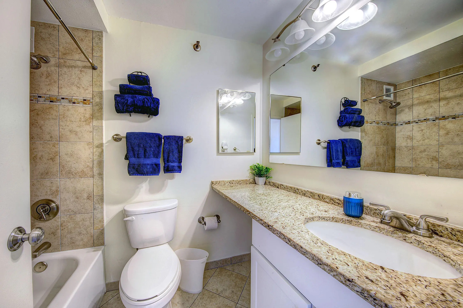 Spacious Back Bay Condo with Great Amenities!